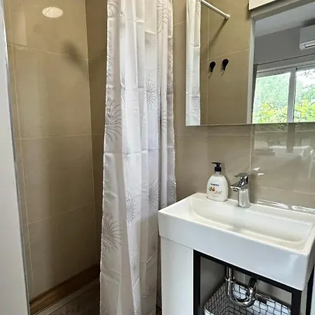 Ana * 比比涅